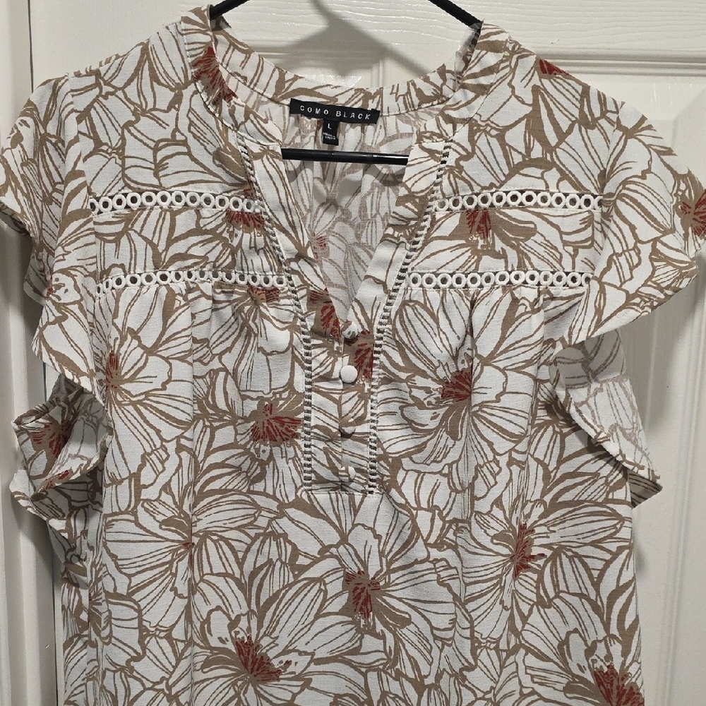 Como Black, Floral Flutter Sleeve Top - Picture 6 of 15